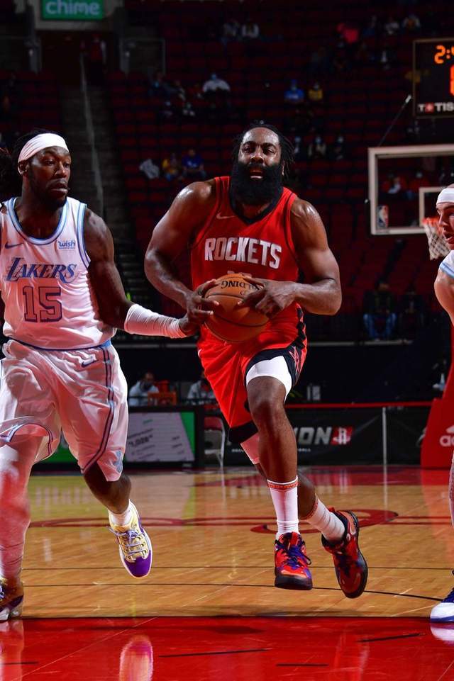 IM体育博彩-独行侠淘汰快船欧文赛后采访视频完整